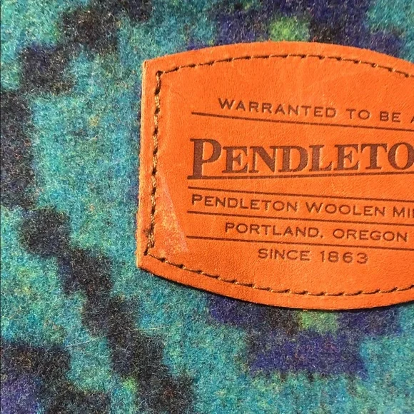 Pendleton Geometric Wool Bag - Picture 6 of 6